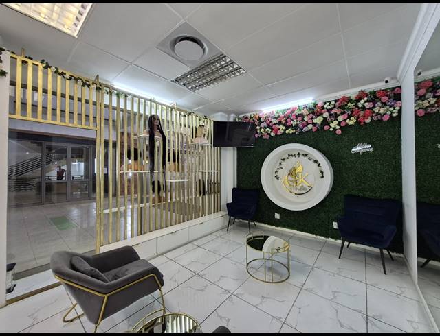 79M² RETAIL TO LET IN SUNNINGHILL